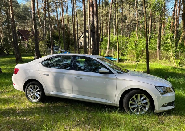 Skoda Superb cena 87500 przebieg: 80000, rok produkcji 2018 z Sosnowiec małe 301